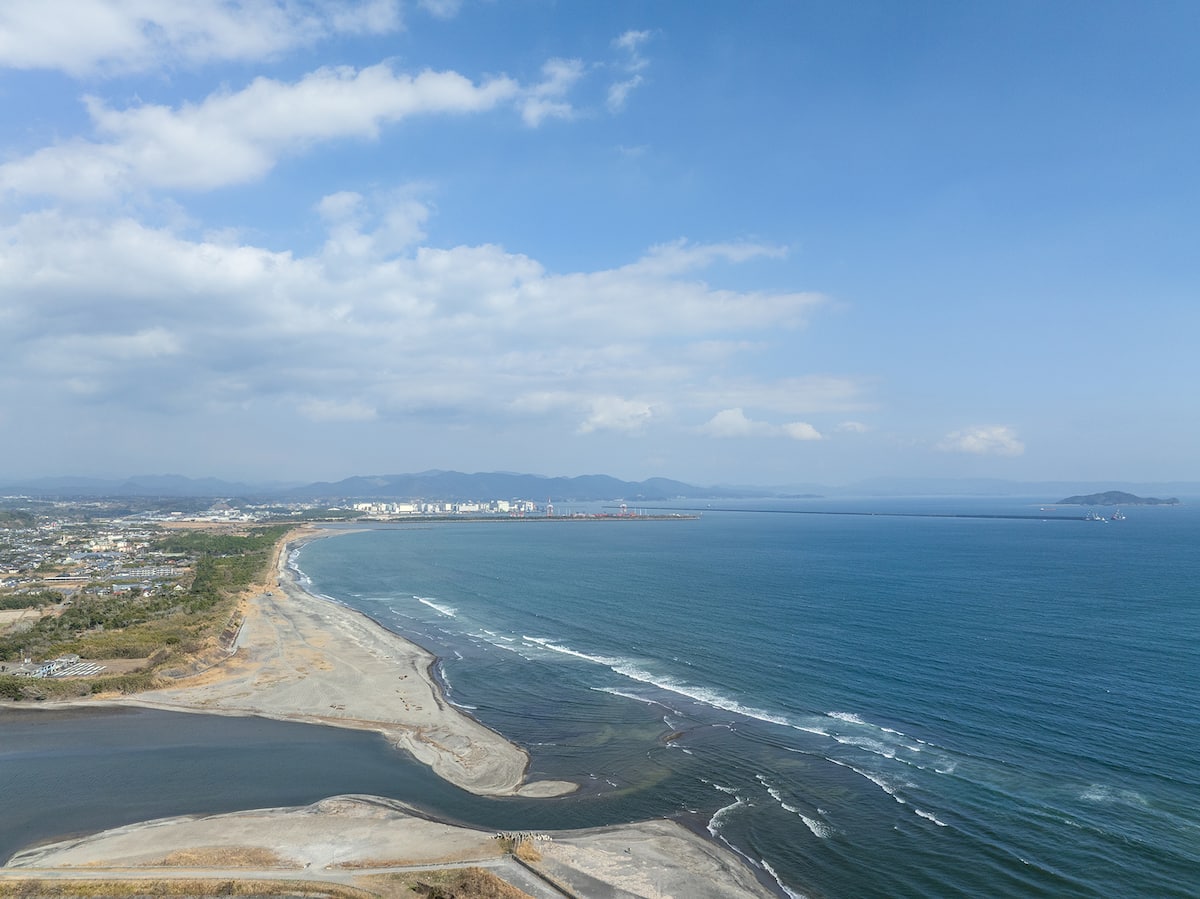 上空から見た志布志湾の海岸線